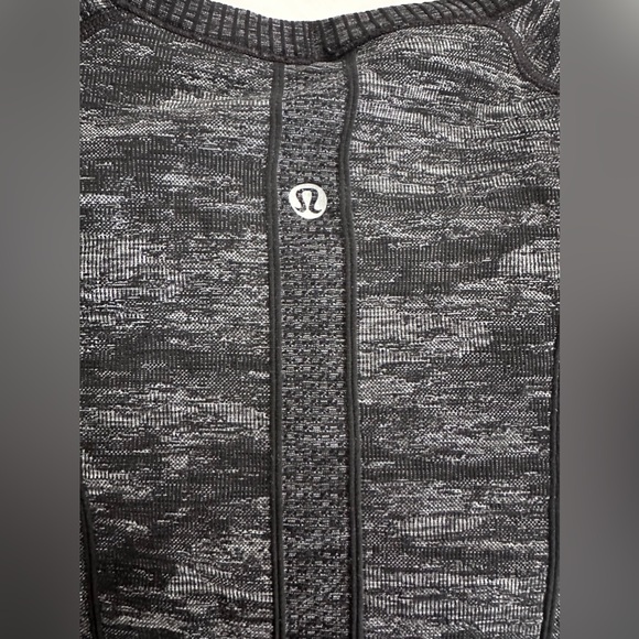 Lululemon Swiftly Tech Short-Sleeve Shirt 2.0 Hip Length - Picture 4 of 5